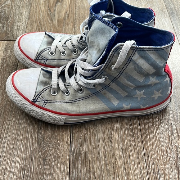 4/$20🥳 Kids American Flag Converse shoes size 4 - Picture 2 of 6